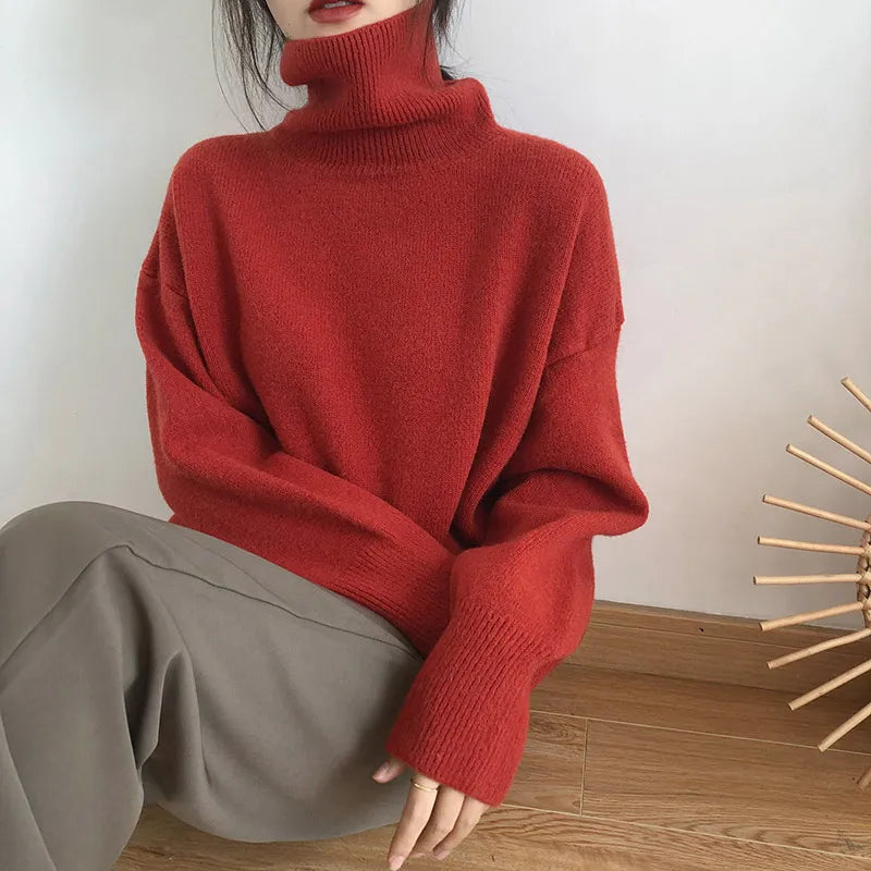 Pull femme col roulé matelassé élégant et polyvalent. Parfait pour les saisons froides, mode et décontracté.