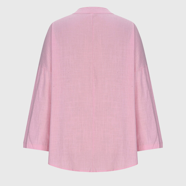Chemise de plage femme à manches longues, fluide, élégante et décontractée, un essentiel pour l'été.