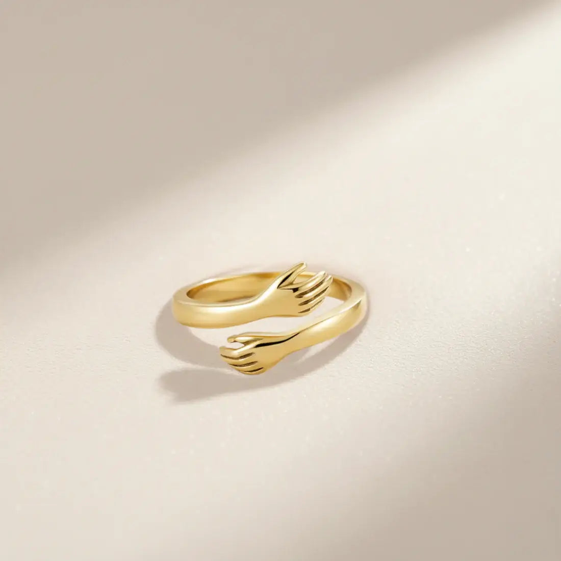 MÁS QUE UN ANILLO — UN ABRAZO ETERNO