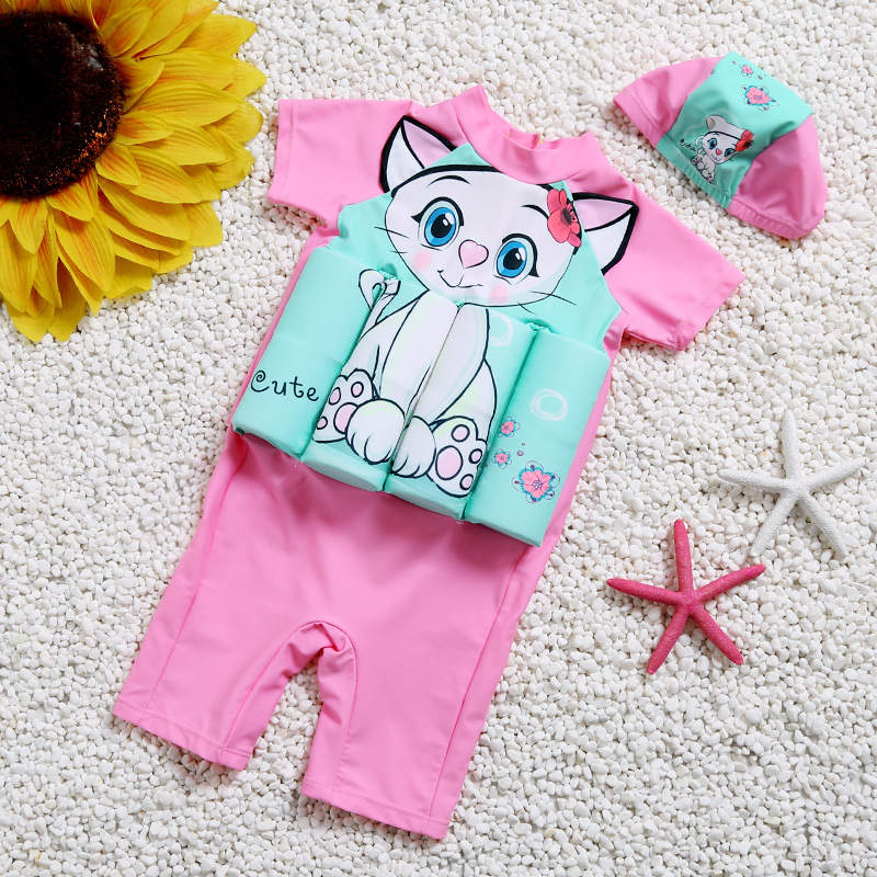 Maillot de bain enfant SafeSwim rouge avec flottabilité intégrée, idéal plage et apprentissage.