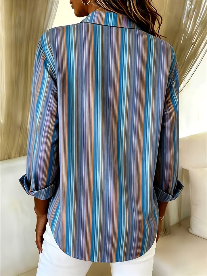 Chemise femme boutonnée à rayures, manches longues. Parfaite pour une tenue de bureau professionnelle ou un style casual.