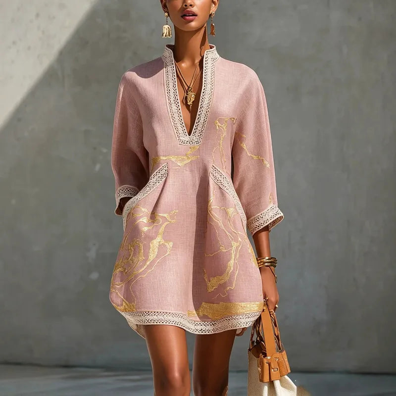 Élégante mini robe femme à col V en dentelle, manches 3/4. Robe décontractée et confortable pour l'été.