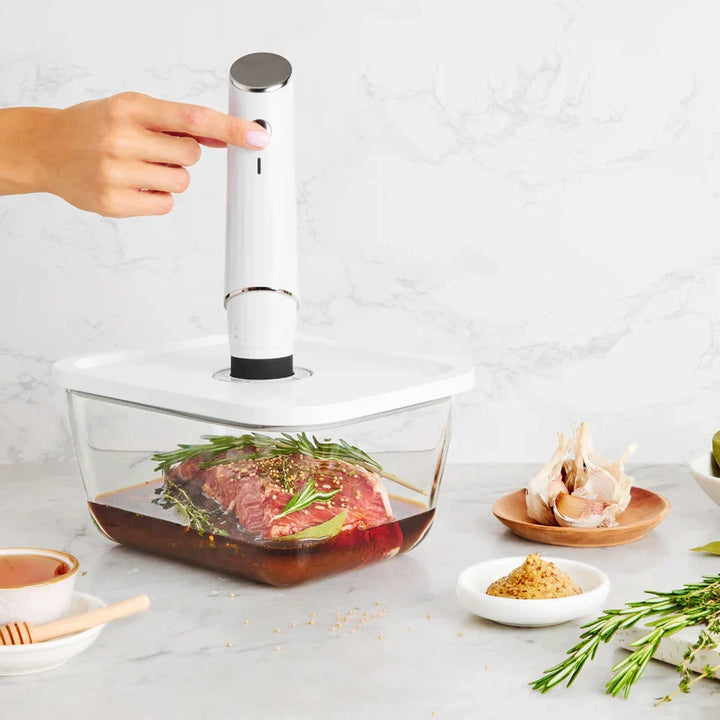 Solution de stockage efficace avec l'appareil sous-vide Siolite. Organisez votre réfrigérateur et garde-manger.