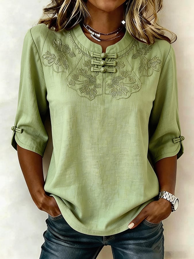 Top femme élégant brodé floral avec col rond et manches 3/4, idéal pour printemps-été. Style chic décontracté et fluide.