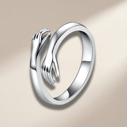 MÁS QUE UN ANILLO — UN ABRAZO ETERNO