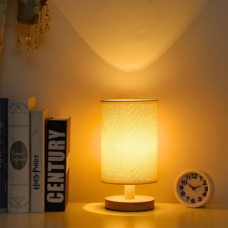 Lampe de table moderne en bambou organique, éclairage LED dimmable, esprit scandinave et écologique.