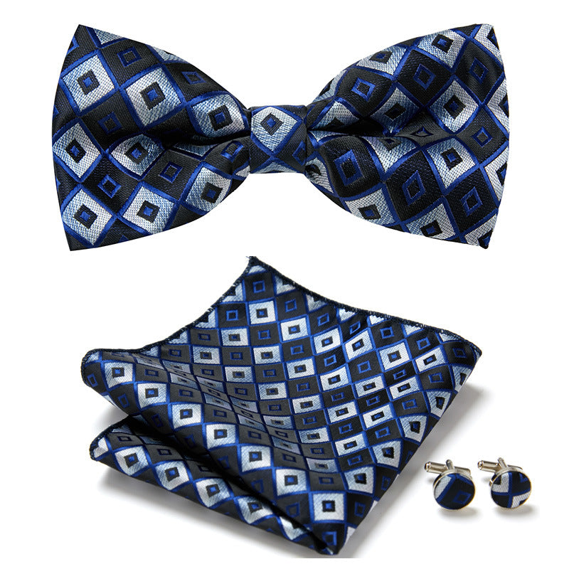 Nœud papillon, pochette, boutons de manchette homme pour une touche d'élégance.