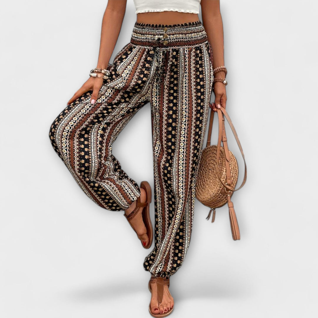 Pantalon ethnique Scarlett pour femme, style polyvalent, confortable et parfait pour la mode actuelle.