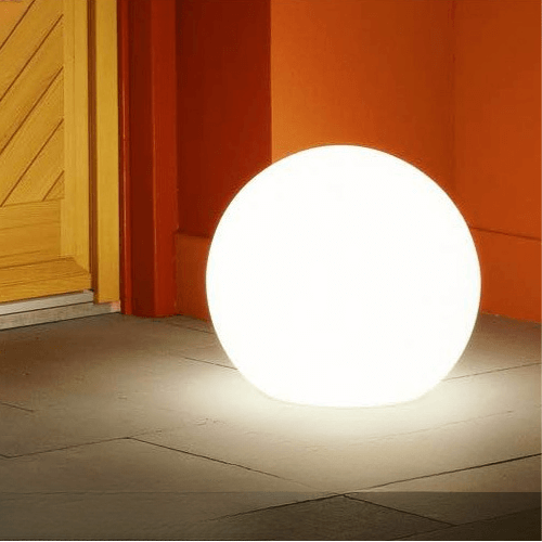 Lumière d'ambiance solaire LED, sphère résistante aux intempéries, idéale pour la décoration de jardin.