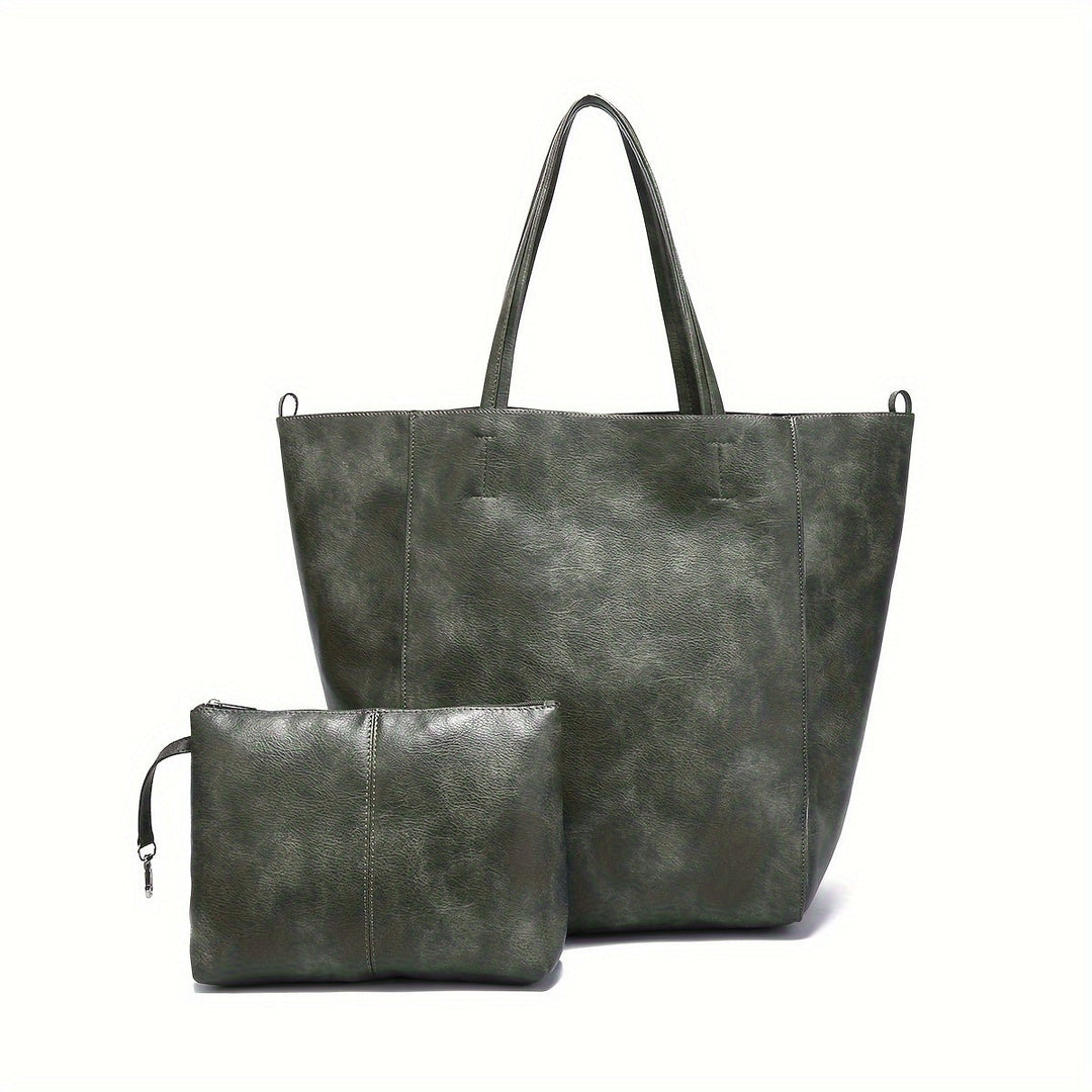Vue frontale du sac tote doux élégant en simili cuir, grand sac pratique et stylé pour femme active.
