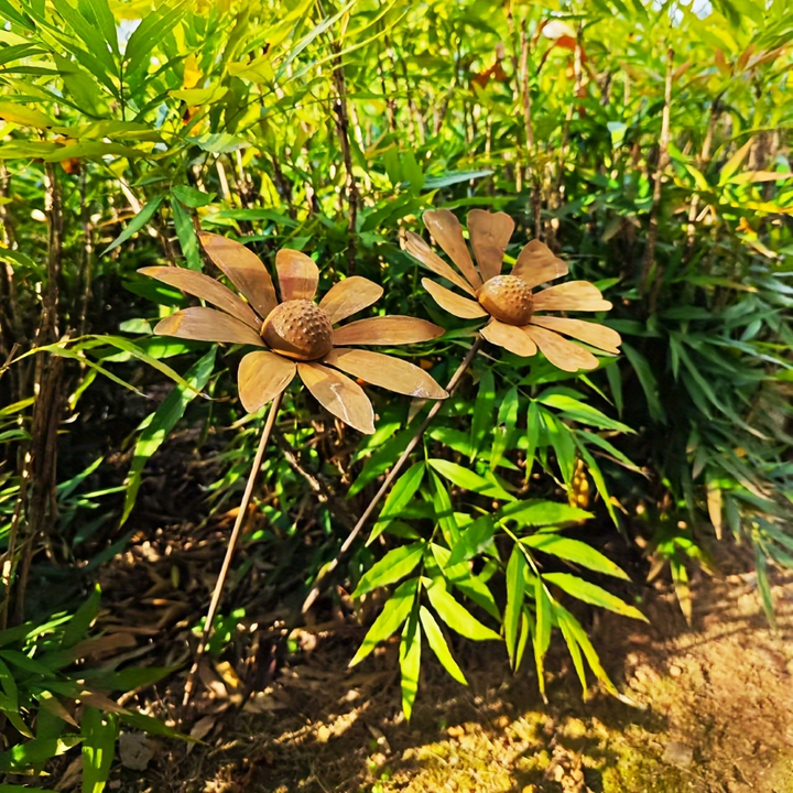 Tuteur en métal fleur de camomille, sculpture décorative pour jardin et aménagement paysager rustique.
