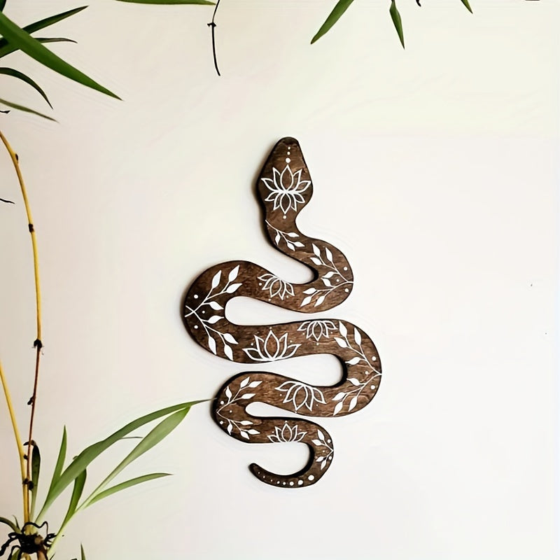 Décoration murale bois serpent bohème, style spirituel et artistique avec motif lotus pour intérieur zen.
