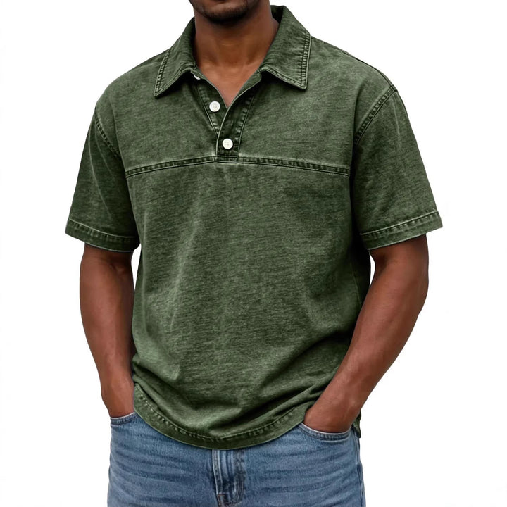 Polo homme confortable, style vintage intemporel, manches courtes pour un look décontracté élégant.