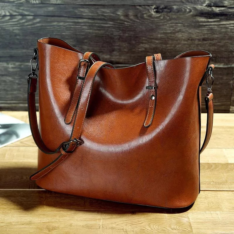 Sac à main femme en cuir véritable vintage élégant avec bandoulière. Accessoire mode durable pour un look sophistiqué.