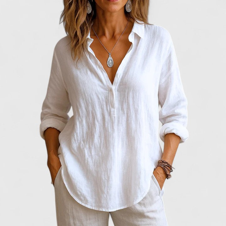 Blouse femme blanche aérée et polyvalente. Style élégant et confortable, parfait pour l'été décontracté ou chic.