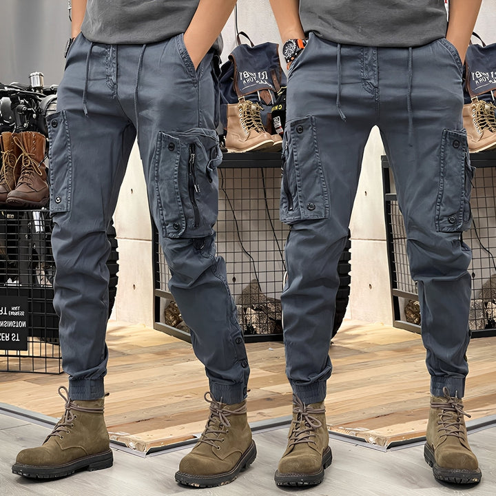 Pantalon utilitaire tactique pour homme, résistant, avec multiples poches pour activités extérieures et urbaines.