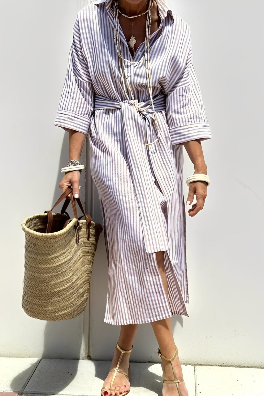 Robe chemise midi rayée pour femme, élégante et confortable, idéale printemps-été.