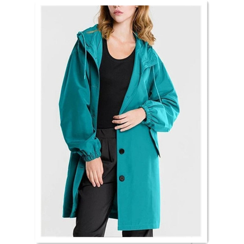 Manteau de pluie femme élégant, coupe-vent, avec capuche ajustable, parfait pour toutes saisons et grandes tailles.