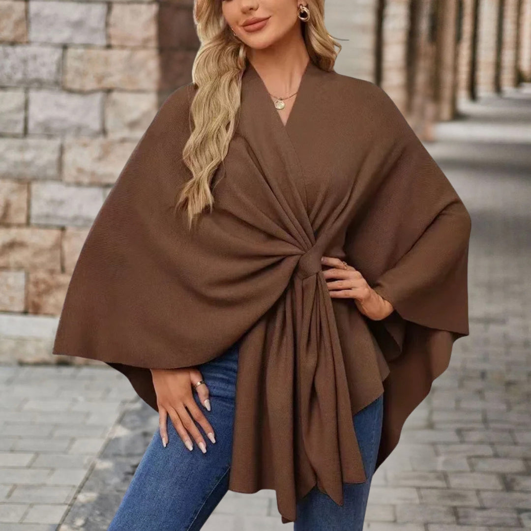 Élégant poncho femme, accessoire mode automne. Offre confort et un style chic intemporel.