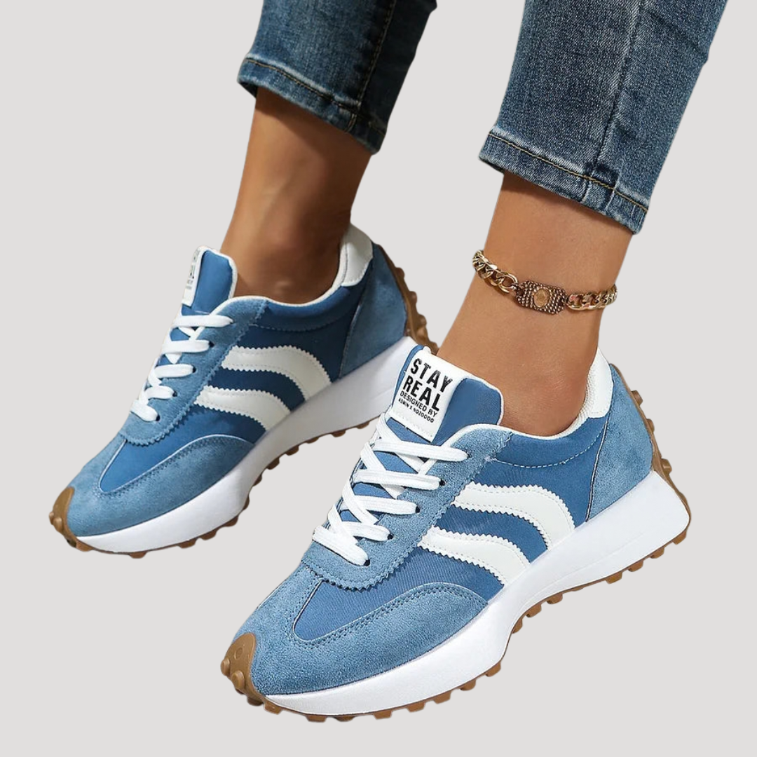 Chaussures femme sport chic, design rétro. Baskets confortables et légères, idéales pour un look décontracté.