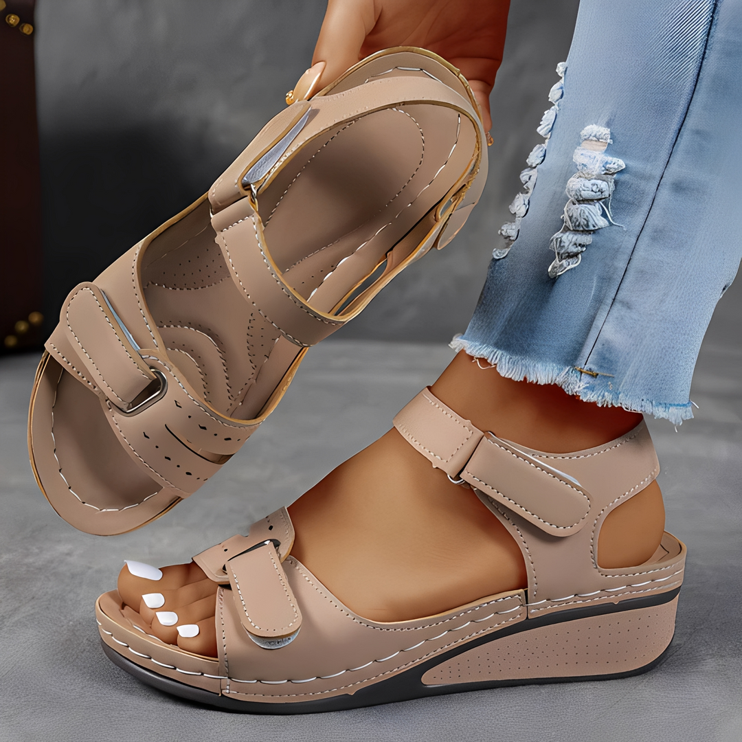 Chaussures femme orthopédiques confortables, idéales pour l'été et les loisirs, avec un soutien supérieur du pied.