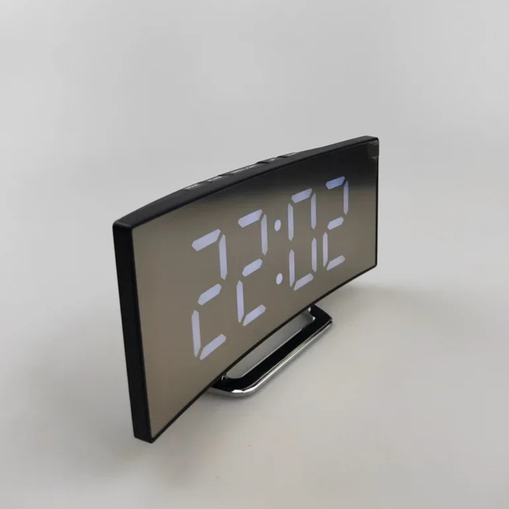 Réveil incurvé à LED, numérique, fonction snooze, élégant pour chambre d'adulte ou d'enfant, silencieux.