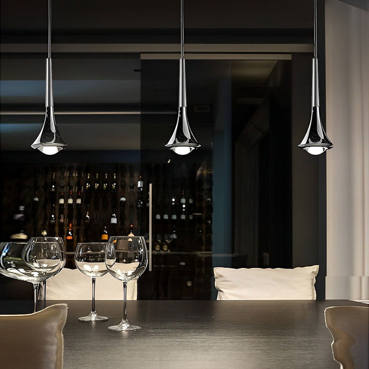Décoration intérieure avec suspension LumoDrop, éclairage LED nordique et lumière chaude.