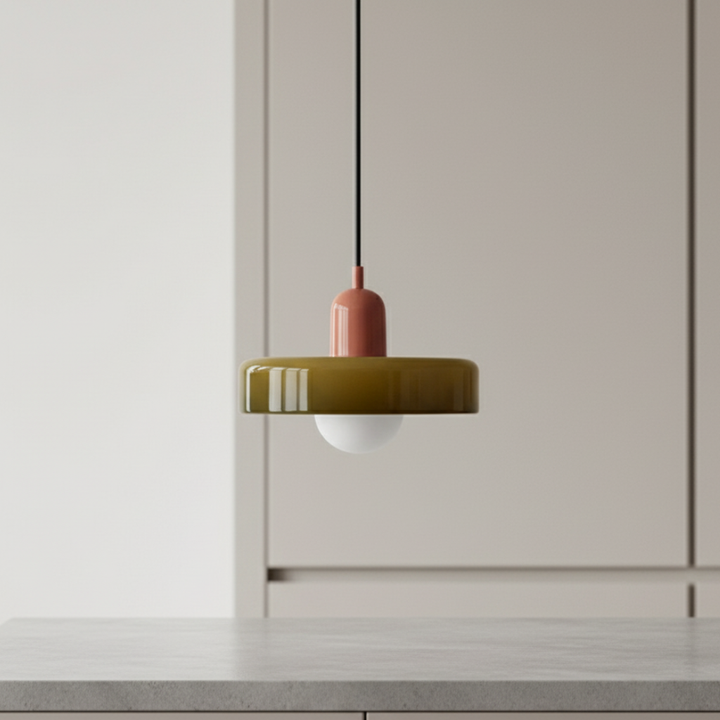 Suspension luminaire Bauhaus, éclairage moderne et artistique pour cuisine élégante.