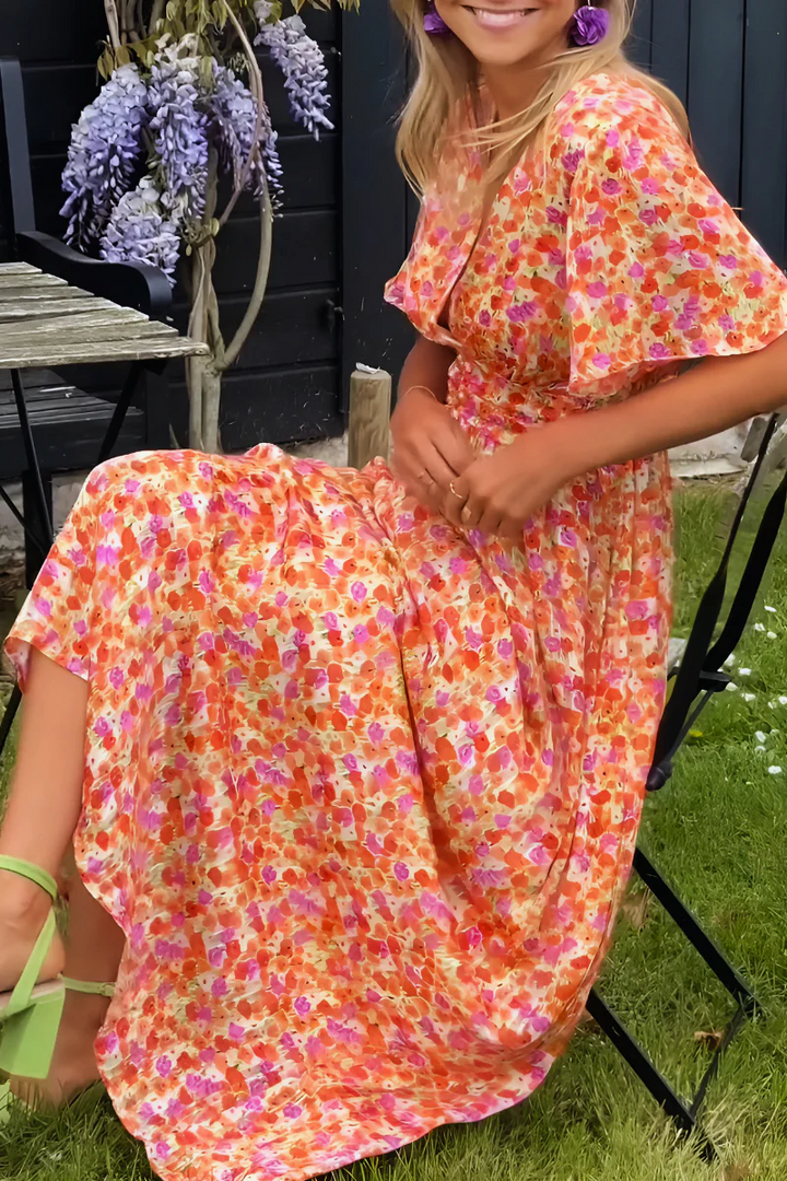 Robe fleurie printanière et estivale, coupe fluide pour femme Elisa. Parfaite pour une journée décontractée et élégante.