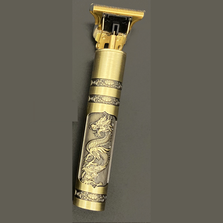 Gros plan tondeuse professionnelle rechargeable. Lame de précision pour coupe cheveux et barbe homme.