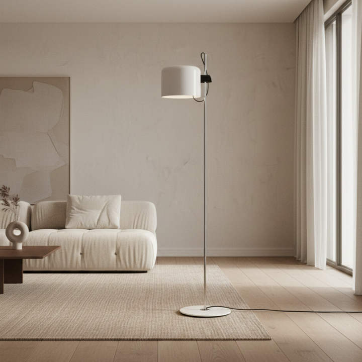 Lampe de salon réglable, design moderne noir, offre un éclairage flexible et cosy.
