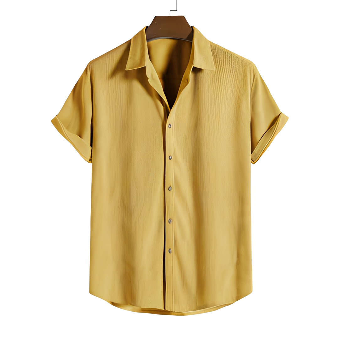Chemise d'été homme à manches courtes. Style décontracté et coloré, parfaite pour les journées chaudes et la plage.
