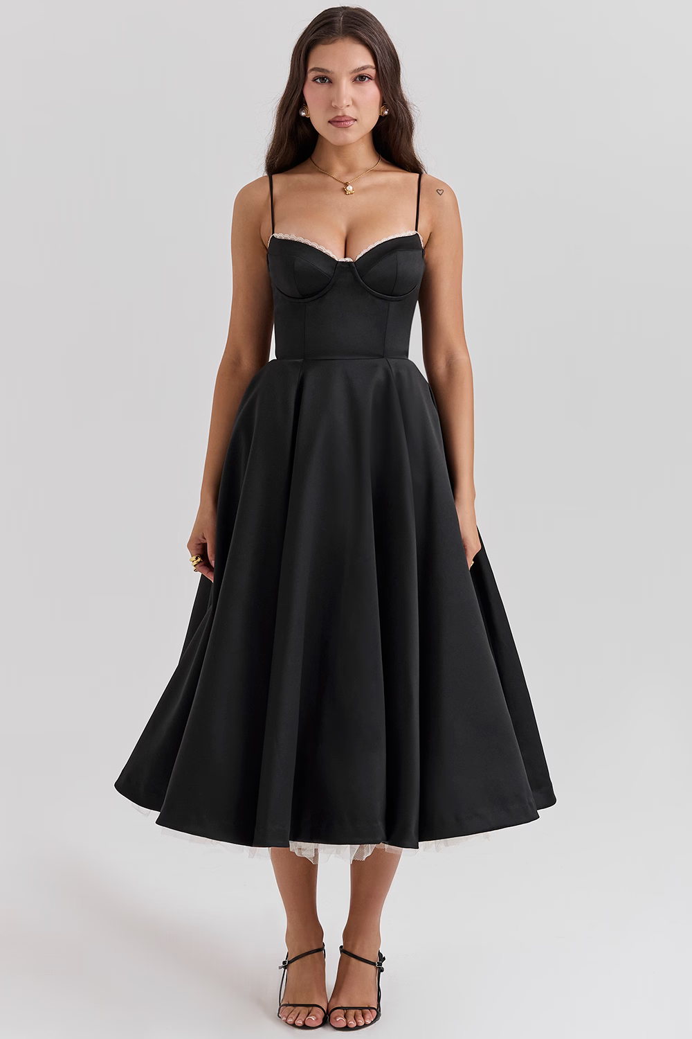 Robe soirée femme Sophia, design sculptant pour une silhouette sublimée, très glamour.