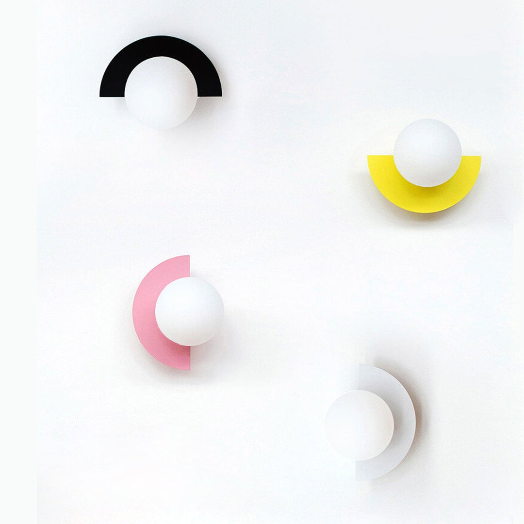 Luminaire design Aurora, applique murale esthétique pour chambre à coucher. Lumière douce.