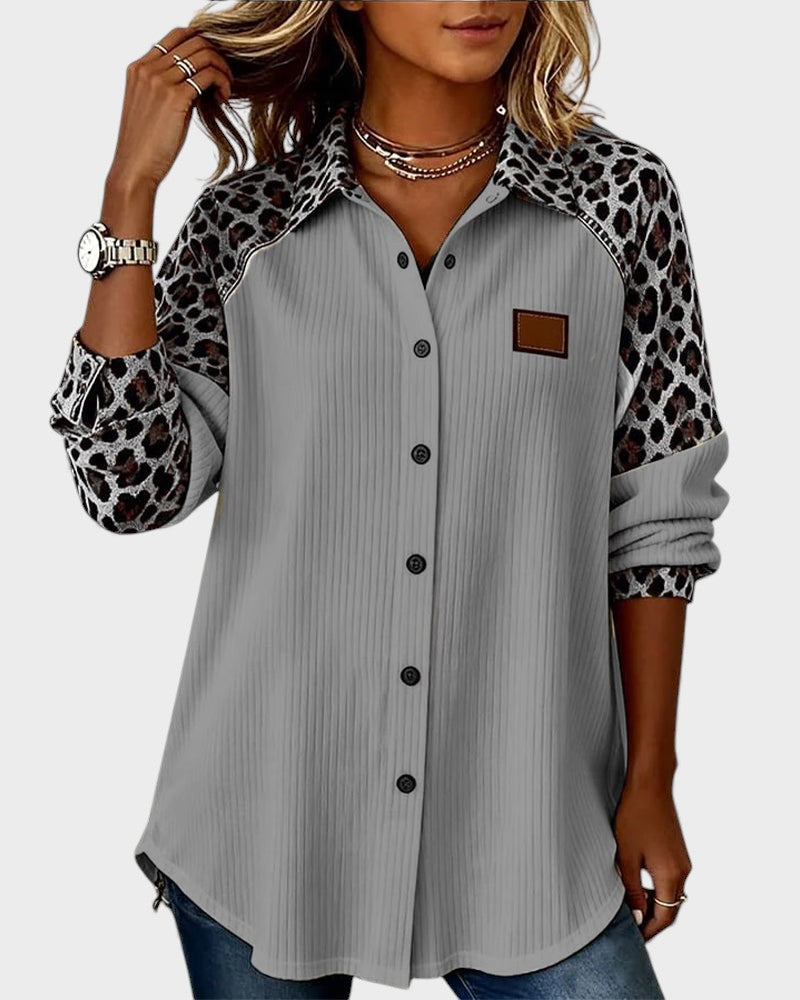 Modèle de chemise femme à imprimé léopard, tendance et élégant pour toutes occasions.