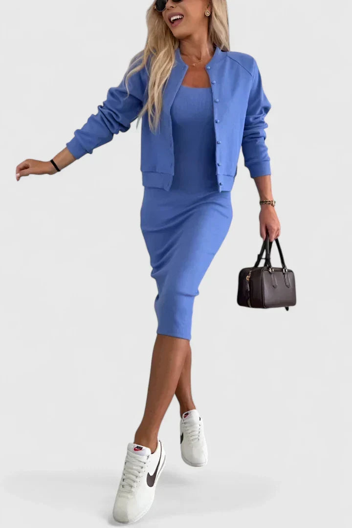 Cet ensemble femme de loisirs chic décontracté offre douceur et une élégance simple pour le quotidien.
