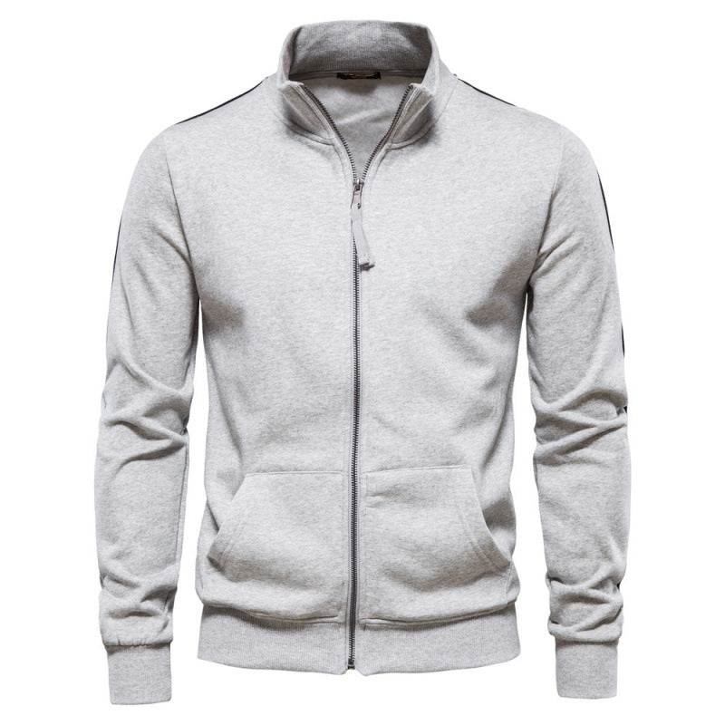 Pull homme noir à col montant avec fermeture éclair, idéal pour un look sport chic et chaleur en mode homme.