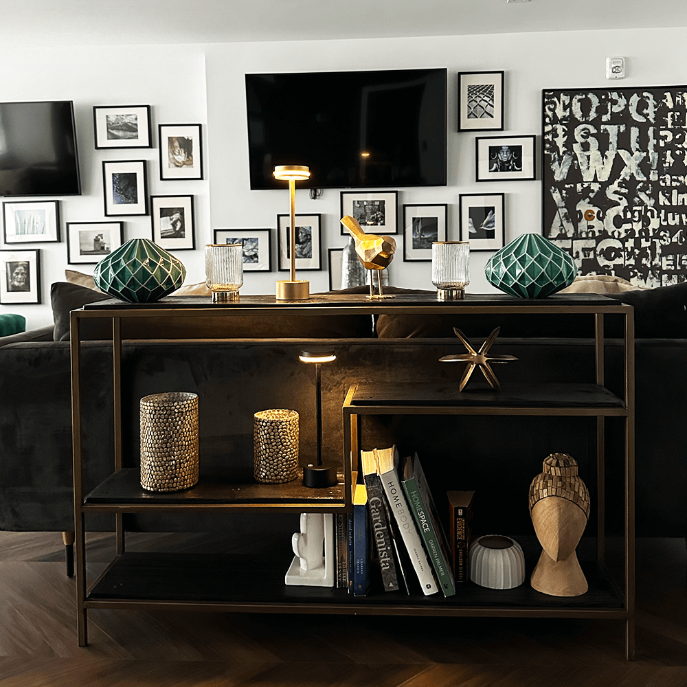 Élégante lampe de table LED sans fil, dimmable tactile, parfaite pour l'intérieur et la décoration.