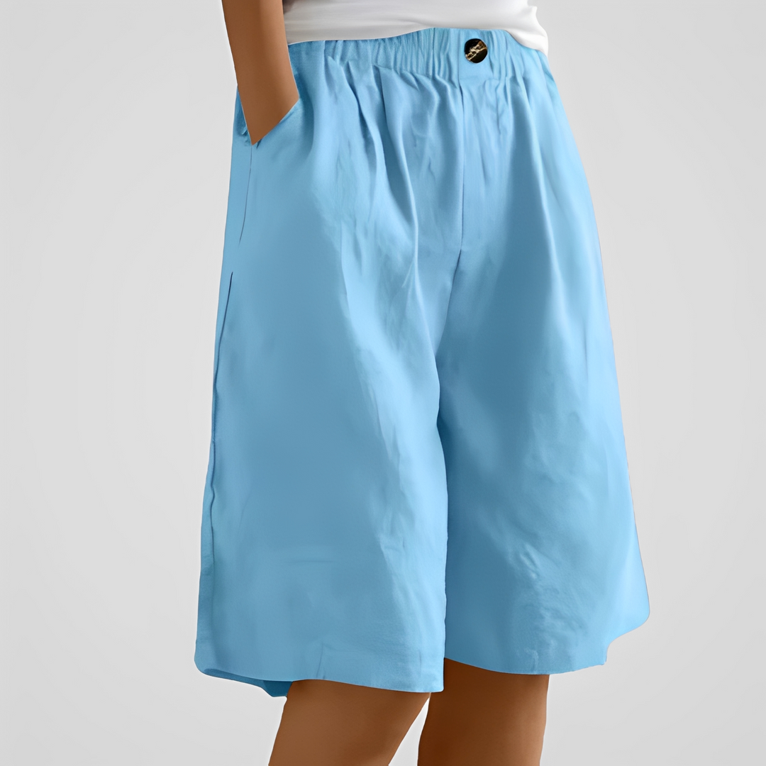 Short femme léger, coupe ample moderne. Style décontracté et confortable pour la mode été. Un essentiel féminin.