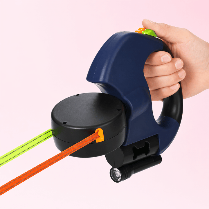 Laisse double confort et sécurité pour chiens. Pivot 360° et design anti-nœuds pour une promenade idéale.