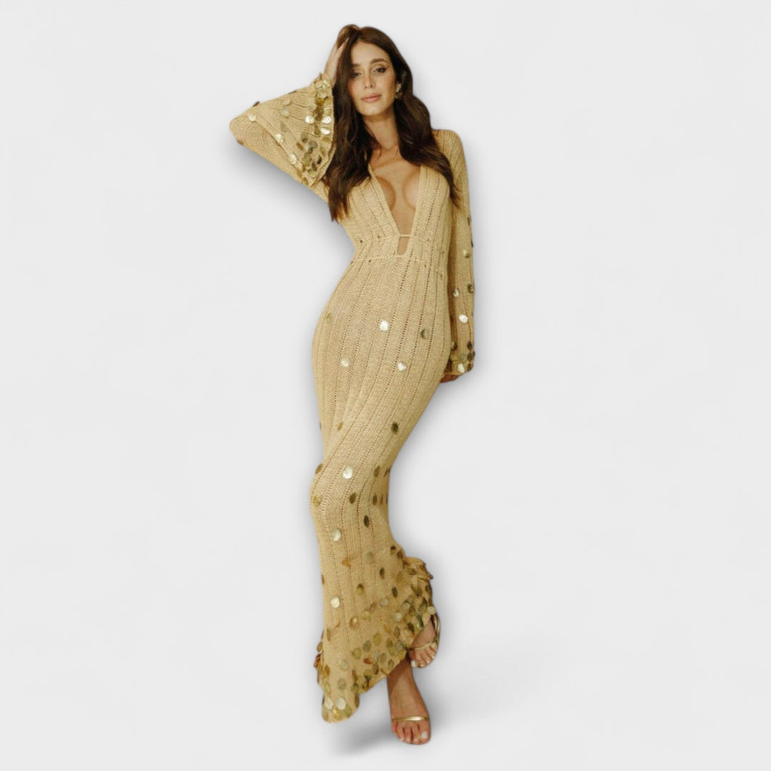 Robe de soirée chic dorée et scintillante, coupe longue et féminine, pour une allure glamour assurée.