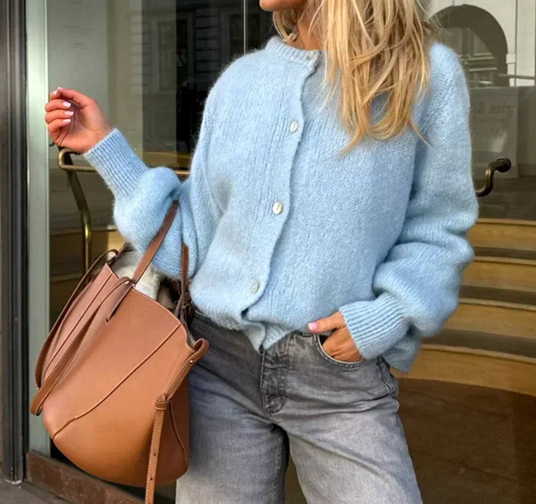 Cardigan femme Addilyn élégant et confortable pour l'hiver. Gilet en maille douce, style tendance et chaud.