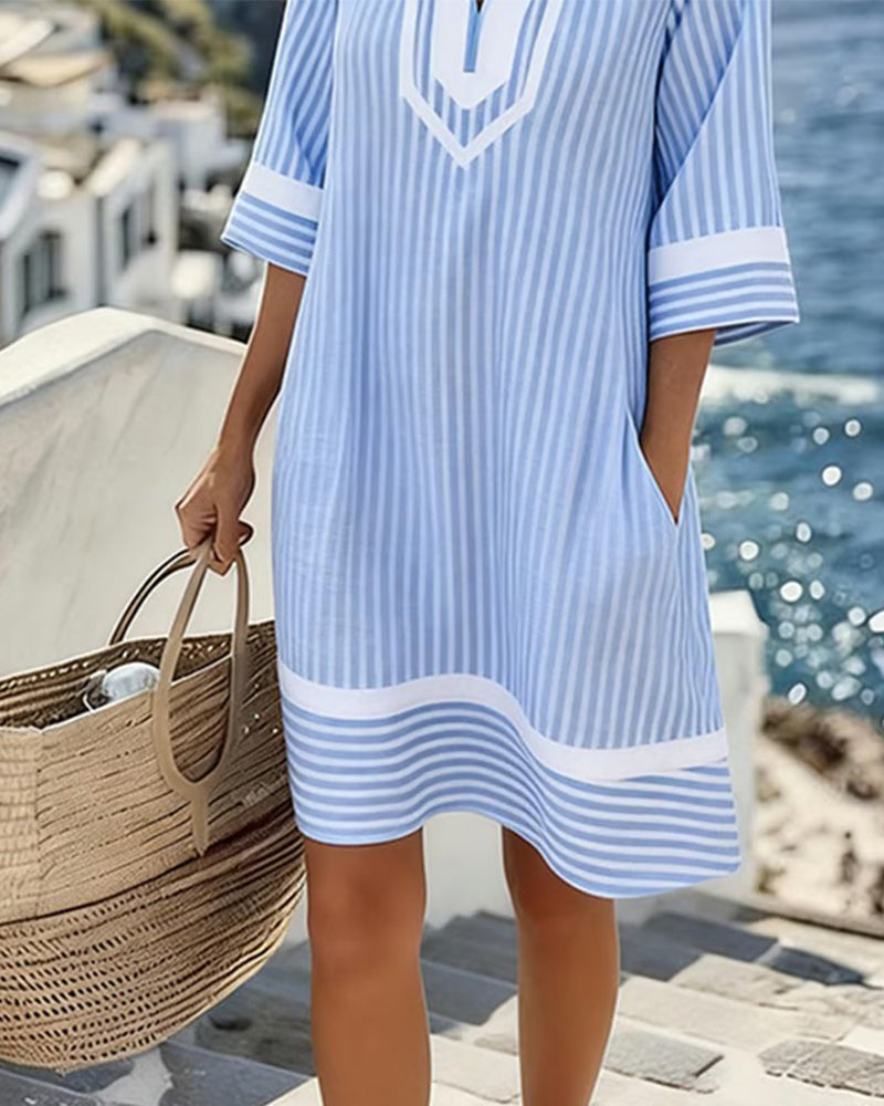 Robe femme décontractée à rayures, coupe droite. Idéale pour un look estival élégant et confortable.