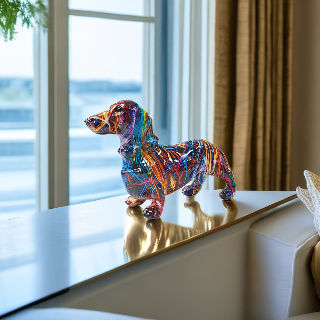 Sculpture teckel colorée en résine, design moderne. Figurine chien abstraite pour décoration intérieure joyeuse.