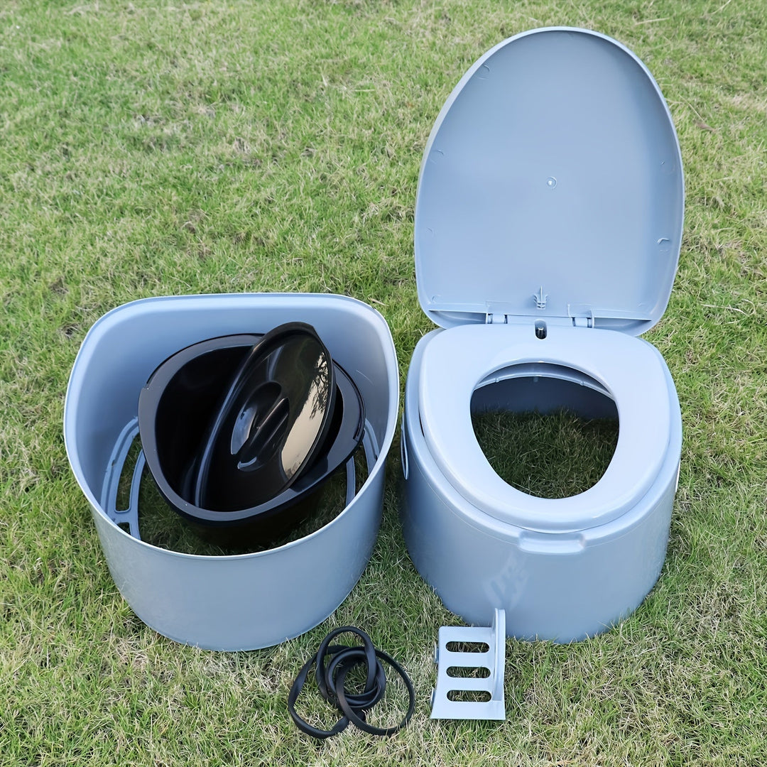 Toilette portable grise en PVC, design compact et léger, parfaite pour les urgences et le plein air.