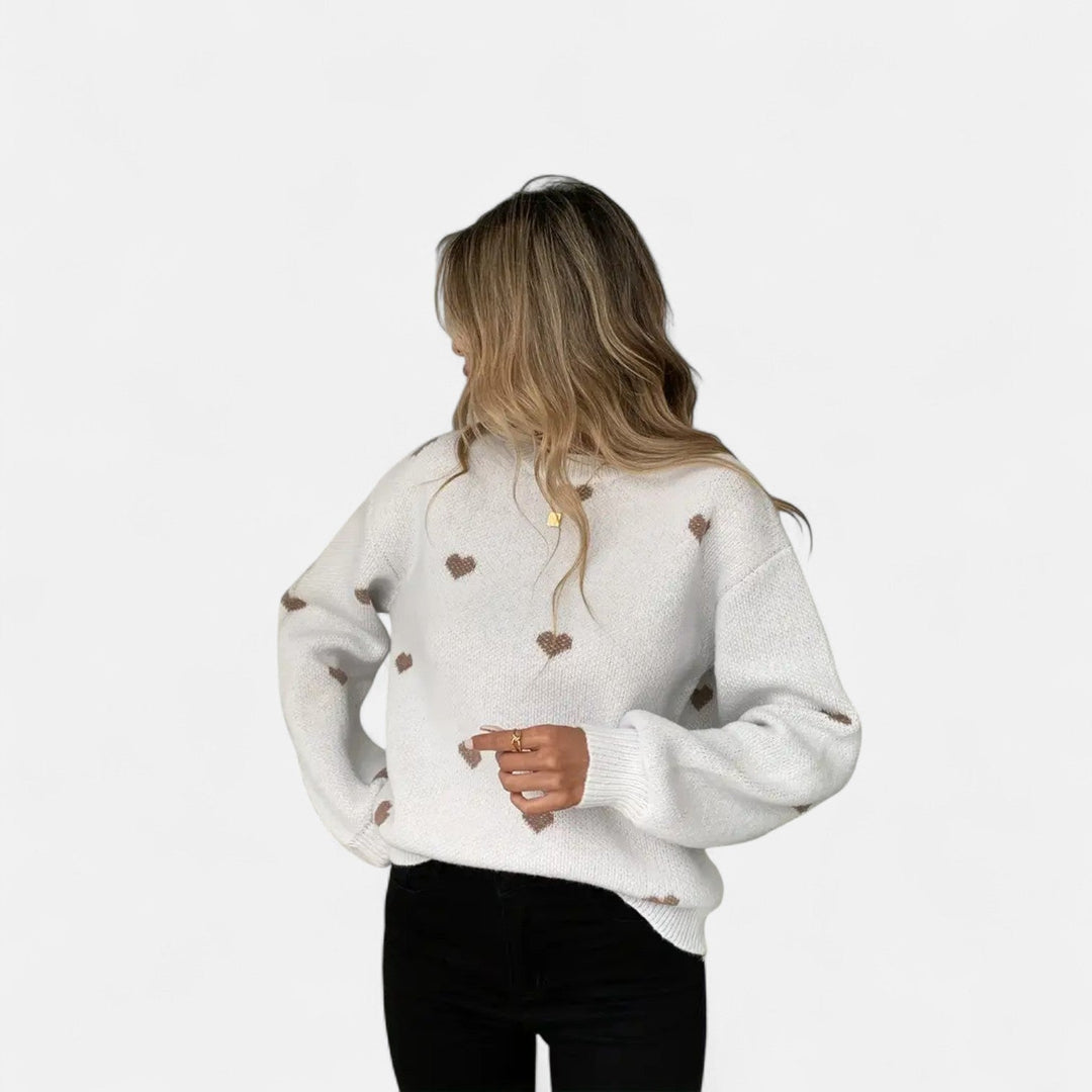 Chandail femme hivernal doux et confortable avec motif cœurs. Parfait pour la mode automne-hiver décontractée.