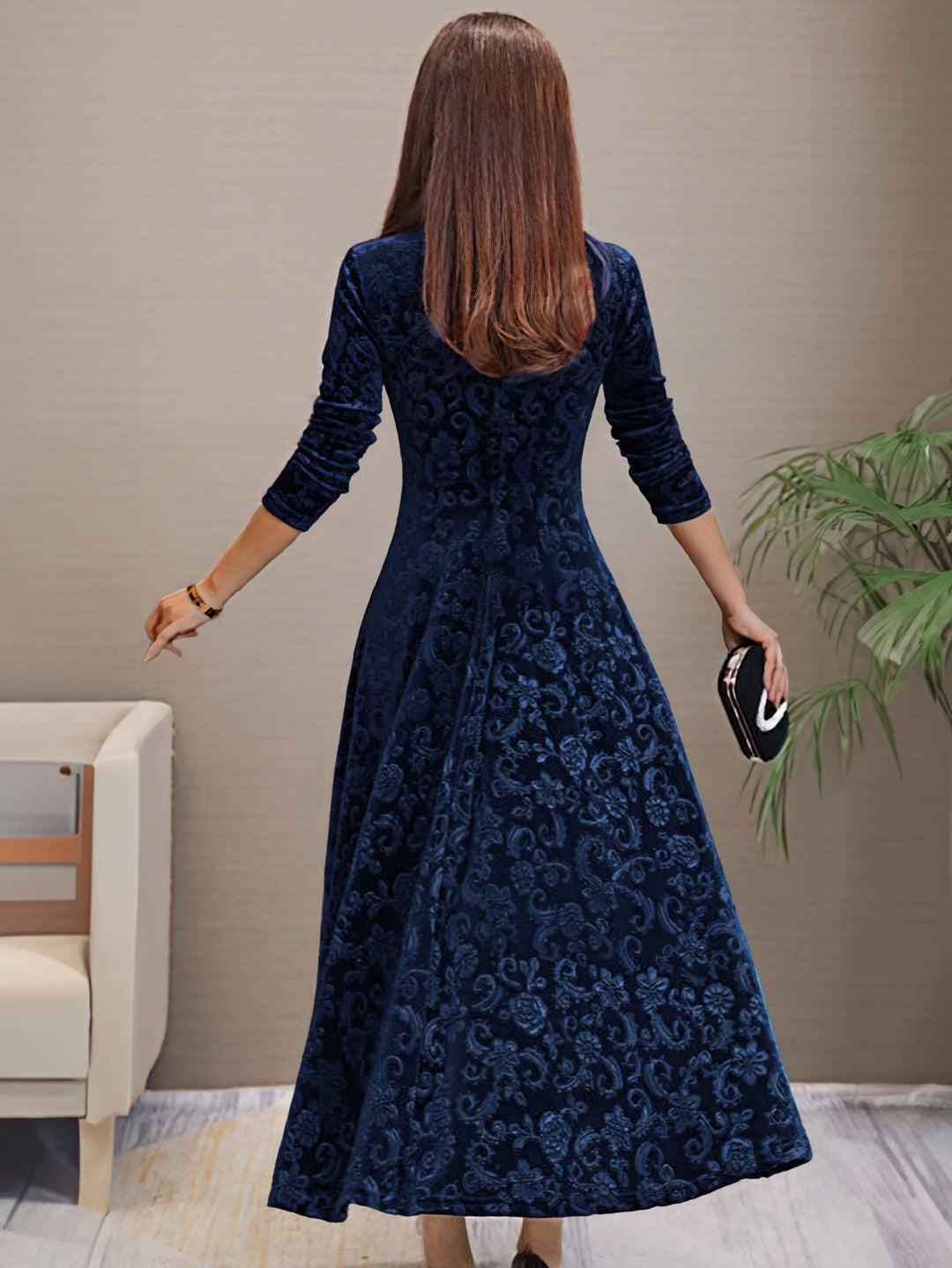Robe élégante à col en V, motifs floraux vifs, idéale pour femme au printemps/été.