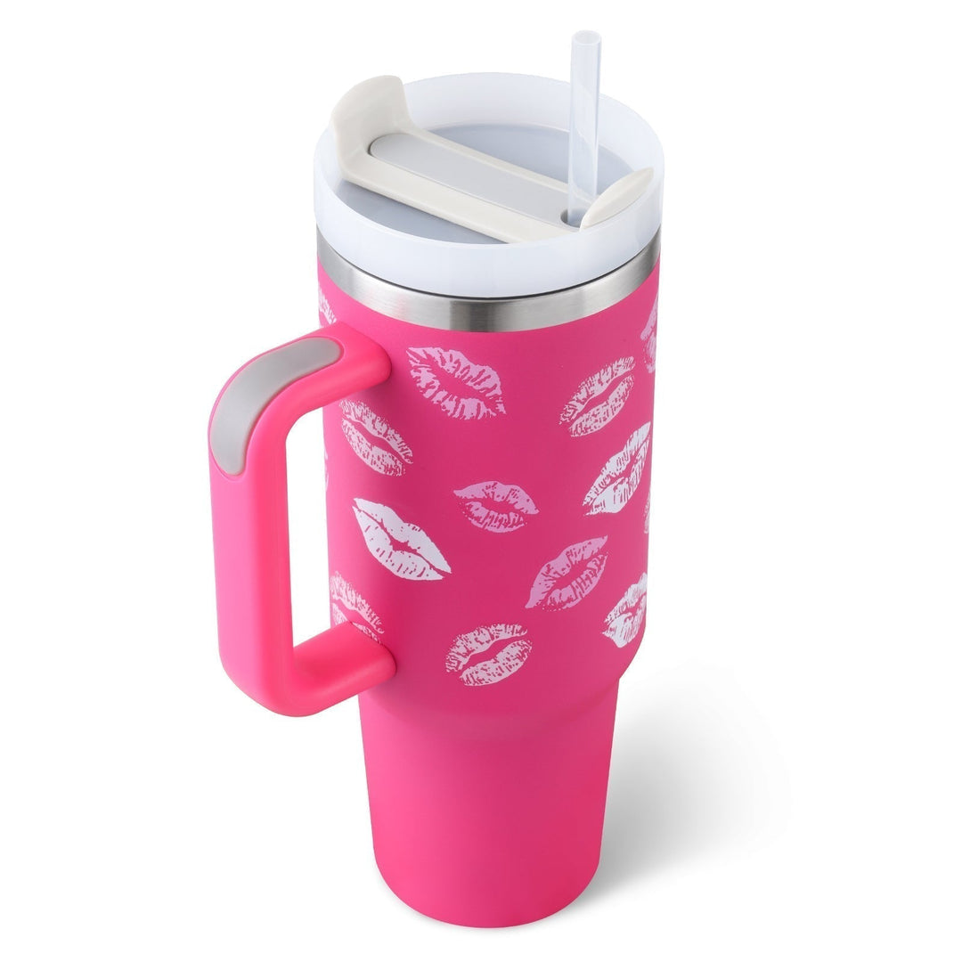 Mug isotherme avec paille et poignée, parfait pour café, thé ou eau fraîche en déplacement.