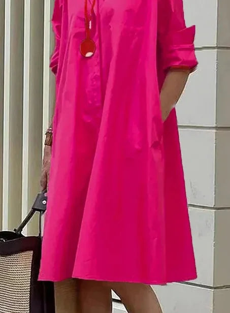 Robe chemise femme chic et moderne, coupe décontractée et élégante, idéale pour l'été.