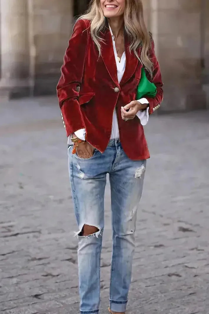 Veste blazer femme, coupe ajustée et polyvalente, look habillé ou décontracté-chic, confort.